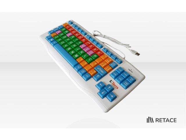 Teclado colorido e adaptado.